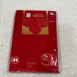 Winter Wonderland oblong Holiday Red Tablecloth. 60x102”. NWT.